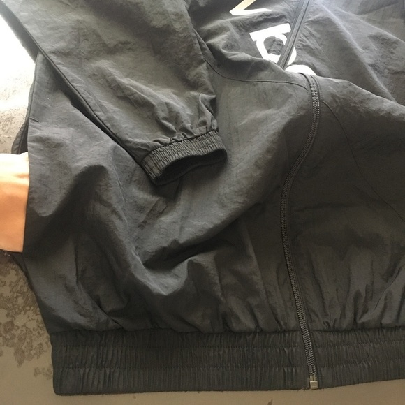 New Balance Black Oversized Lightweight Nylon Jacket - Picture 7 of 11